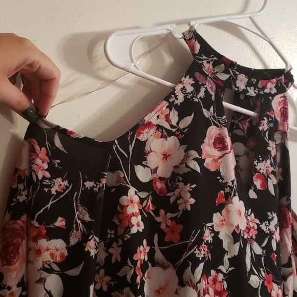 Cold Shoulder Top - Picture 2 of 3